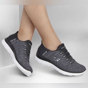 🆕 Skechers Slip-ins Summits Bungee Sneaker Dazzling Haze Black/White - Wide. NWT